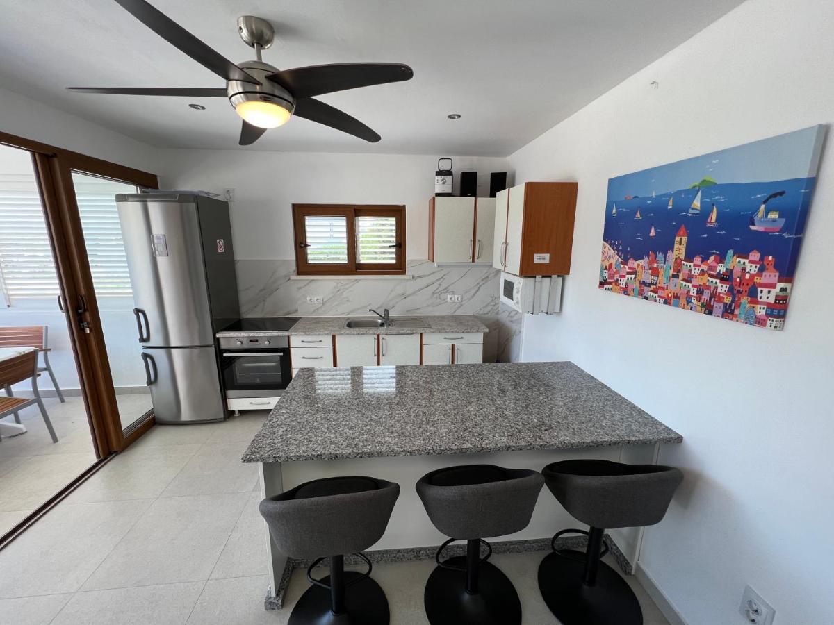 Apartmani Tonko Račišće Bagian luar foto