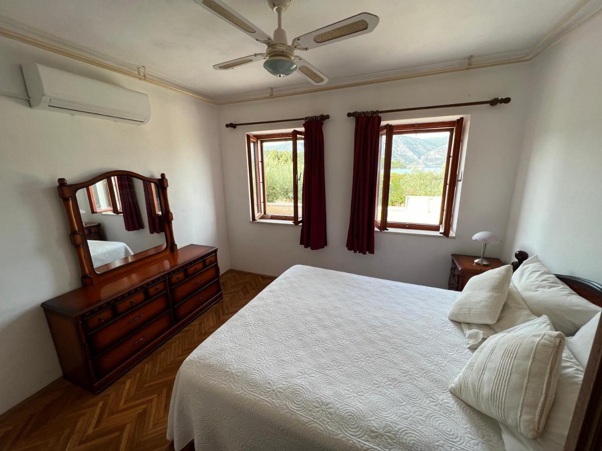 Apartmani Tonko Račišće Bagian luar foto