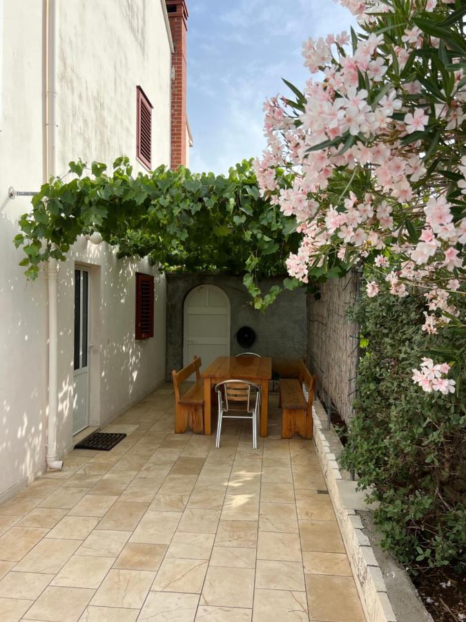 Apartmani Tonko Račišće Bagian luar foto