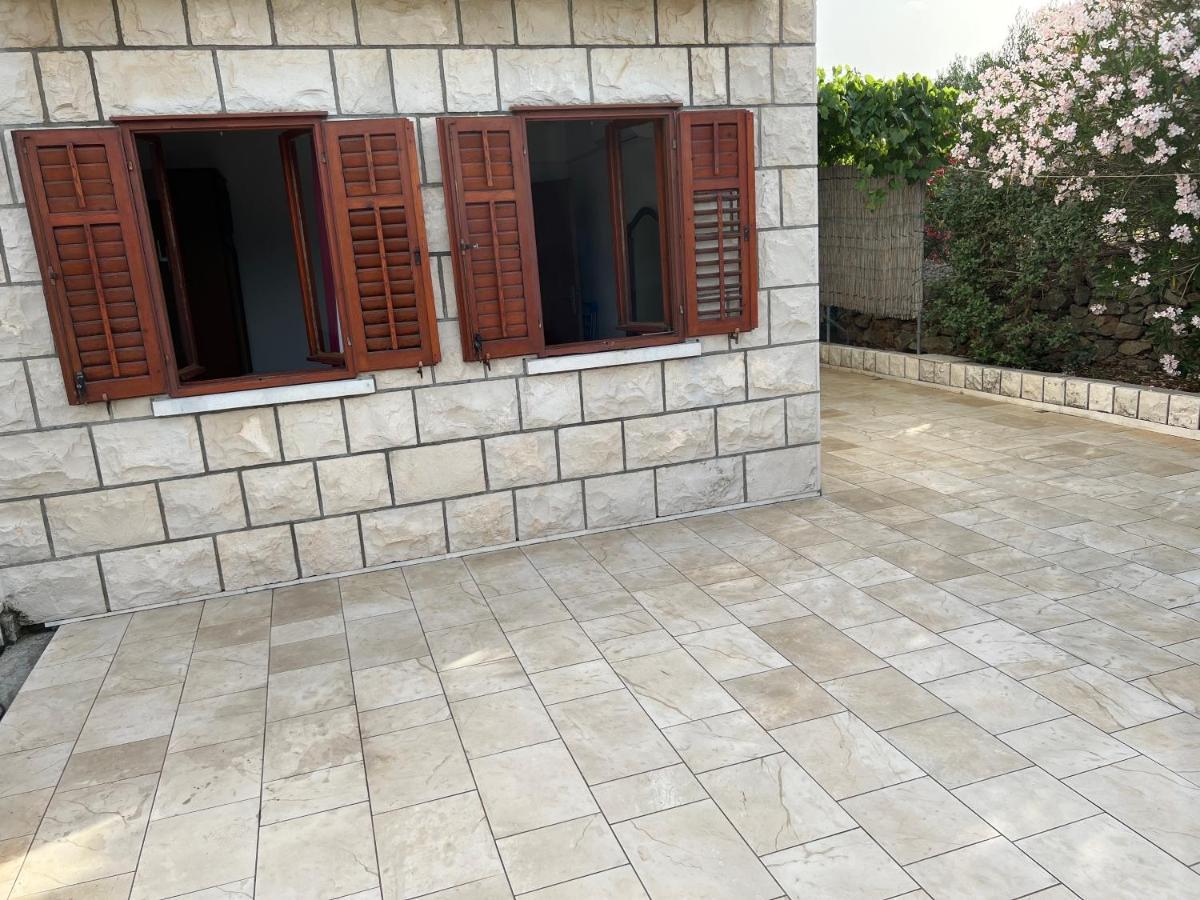 Apartmani Tonko Račišće Bagian luar foto