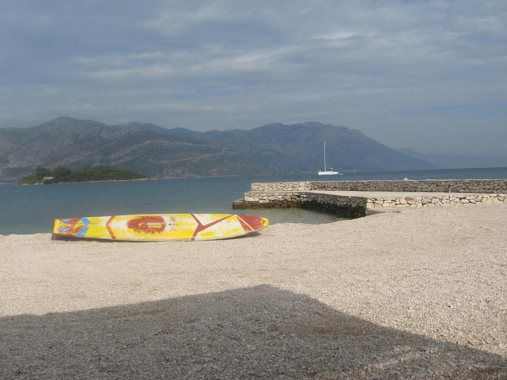Apartmani Tonko Račišće Bagian luar foto