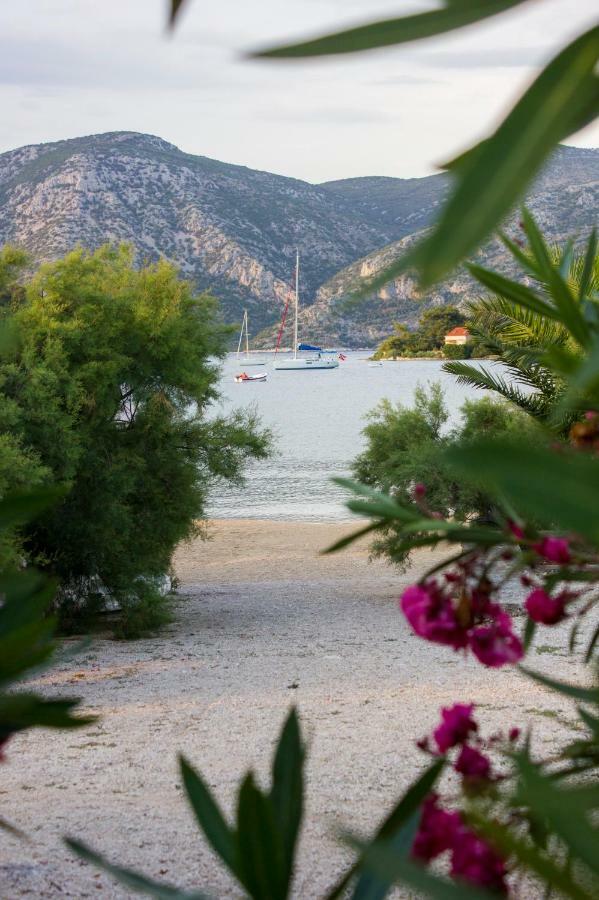 Apartmani Tonko Račišće Bagian luar foto